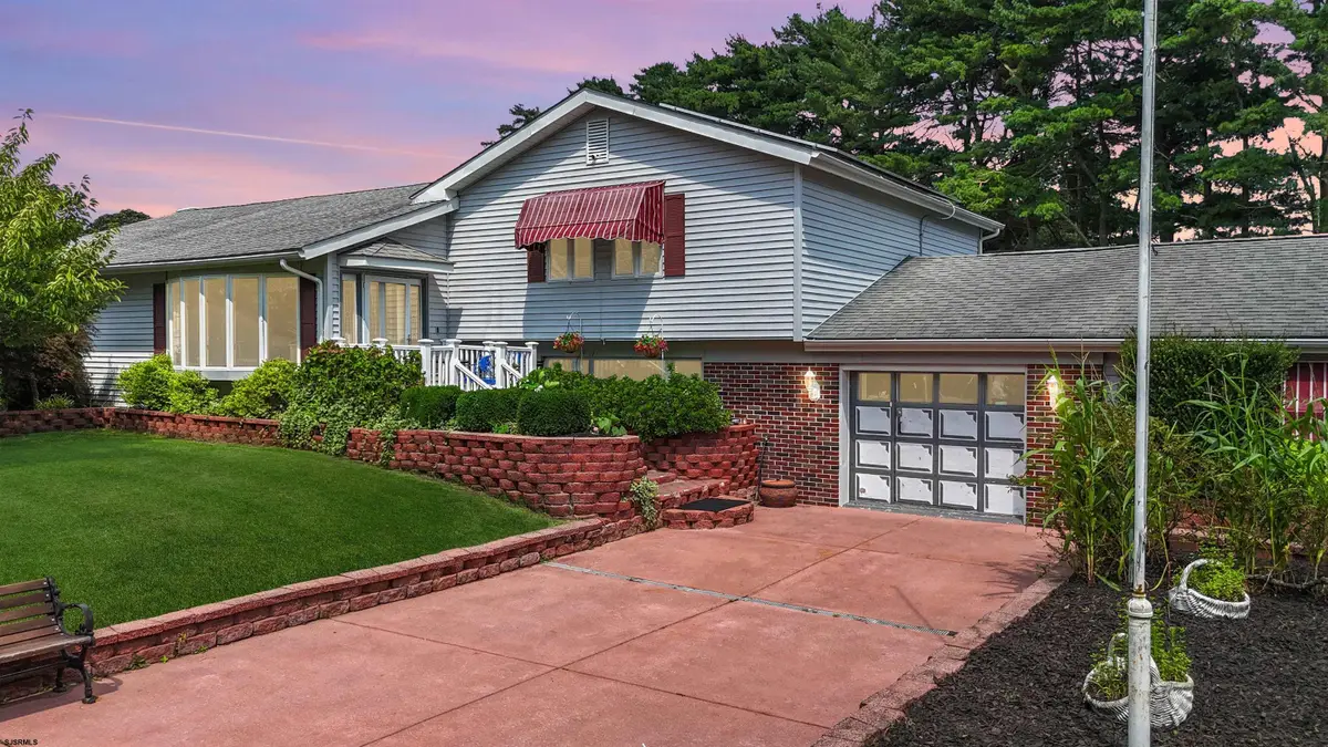 4 E Curran Dr, Absecon, NJ 08201 - Image #1