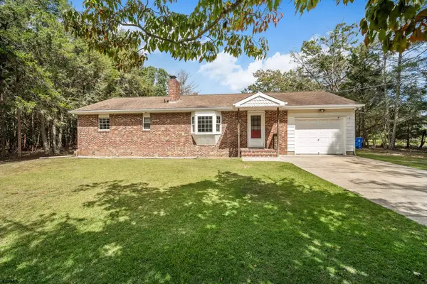 13 Charles Ave, Egg Harbor City, NJ 08215