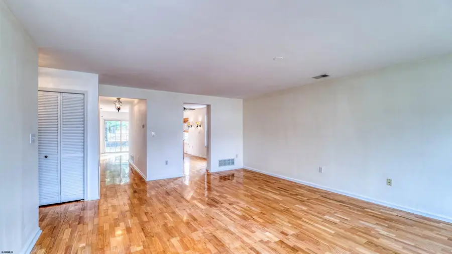 670 E Chancery Ln, Smithville, NJ 08205 - Image #2