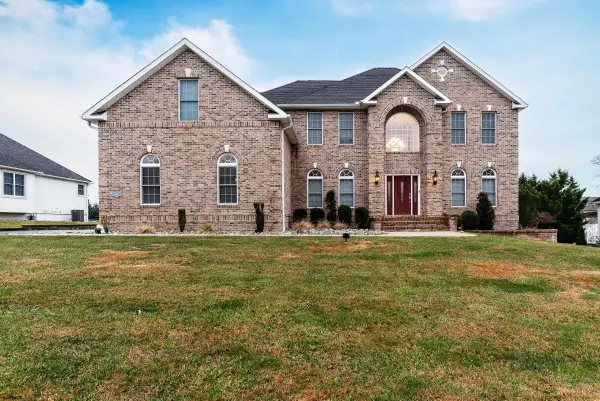 1869 Whispering Woods Way Way, Vineland, NJ 08361