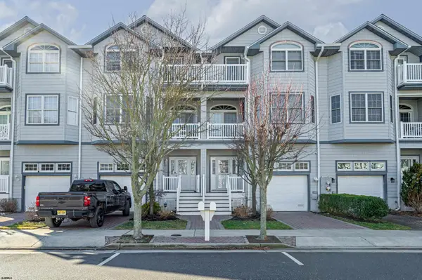 30 S Coolidge Ave, Margate, NJ 08402