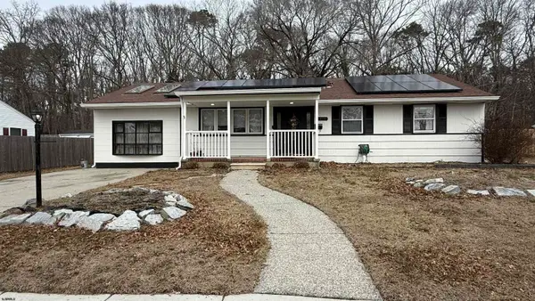 112 Woodcrest Ave, Absecon, NJ 08201-1632