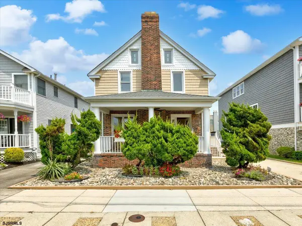 11 S Frontenac Ave, Margate, NJ 08402