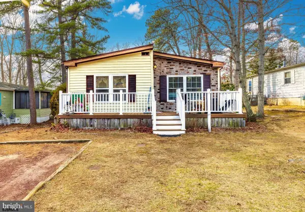 16 Holly Ct, Mays Landing, NJ 08330