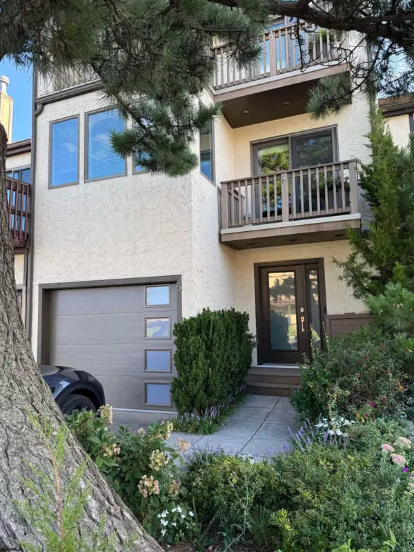 5 Beacon Ln, Brigantine, NJ 08203