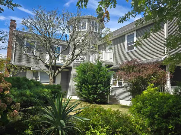 8717 Amherst Ave, Margate, NJ 08402