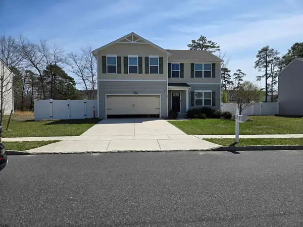28 Galleria Dr Dr, Mays Landing, NJ 08330