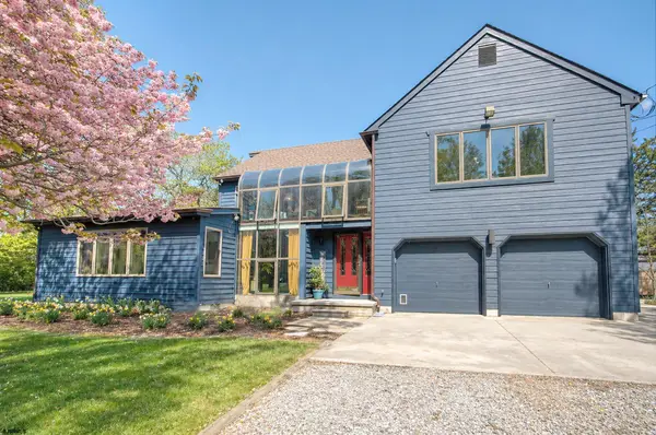 8 E Curran Dr, Absecon, NJ 08201