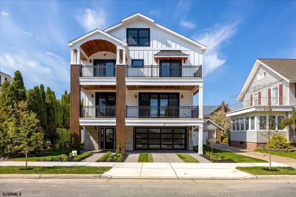 2 N Pembroke Ave, Margate, NJ 08402