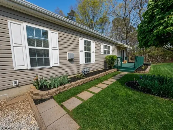 44 Redwood Dr, Hamilton Township, NJ 08330