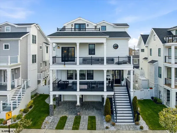 102 S Essex Ave, Margate, NJ 08402