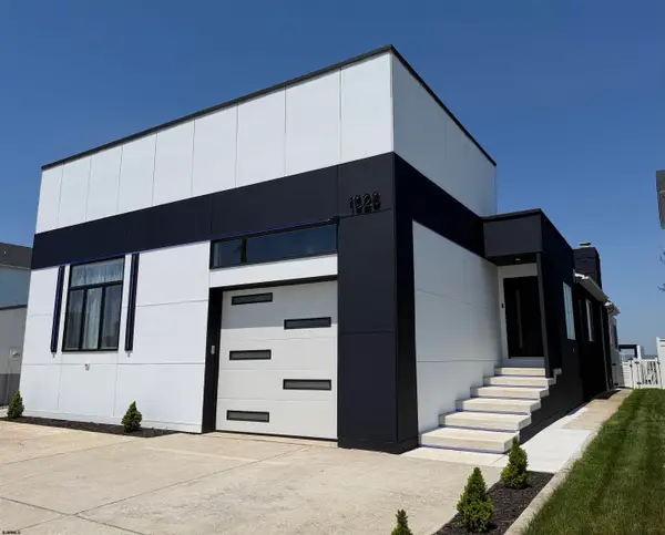 1028 N Shore Dr, Brigantine, NJ 08203