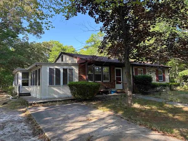 214 Oakland Ave, Egg Harbor Township, NJ 08234-5757