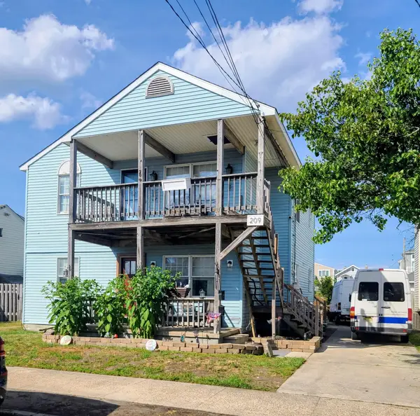 209 N Dudley Ave, Ventnor, NJ 08406