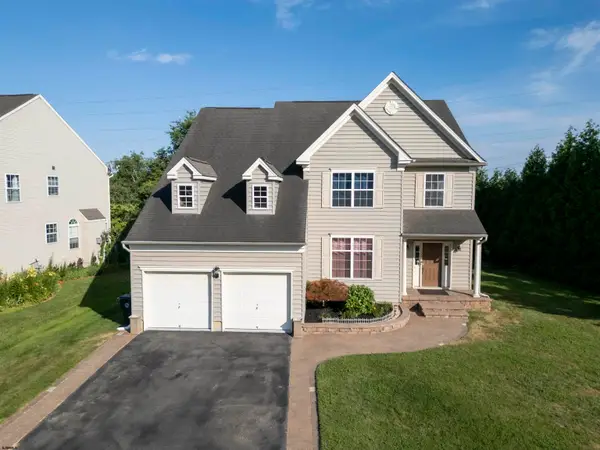 100 Summerbrooke Ct, Sicklerville, NJ 08081
