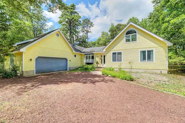 2 Whitewater Ln, Egg Harbor Township, NJ 08234