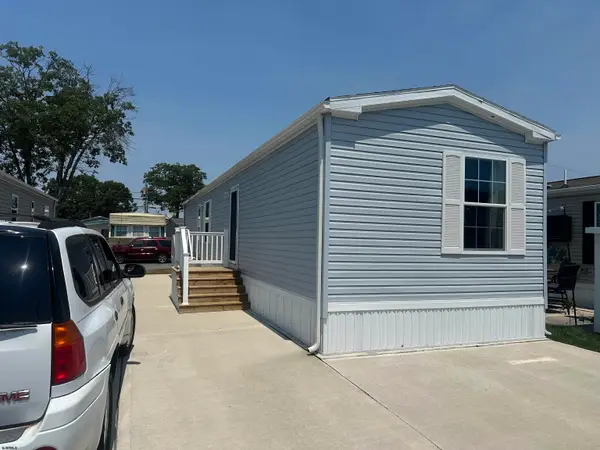 31 Lewis Ave, Egg Harbor Township, NJ 08234