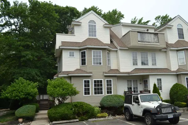 9 Courtland Ct #9, Egg Harbor Township, NJ 08234
