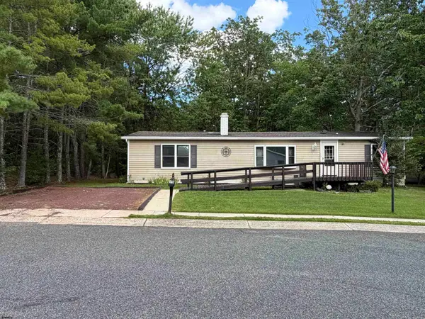 13 Holly Ct, Mays Landing, NJ 08330