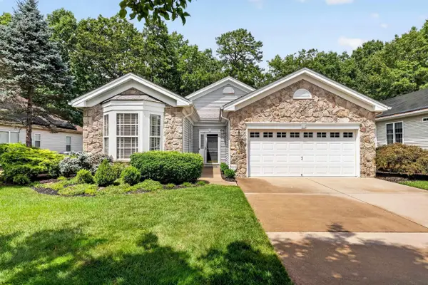 661 Country Club Dr, Egg Harbor City, NJ 08215