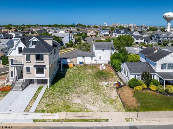 321 N Huntington Ave, Margate, NJ 08402