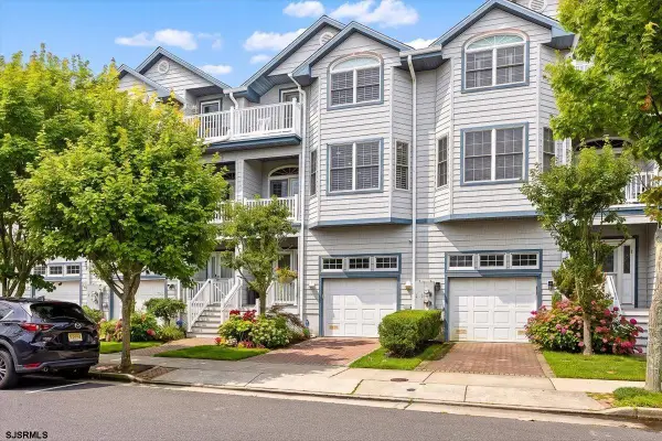 30 S Coolidge Ave, Margate, NJ 08402