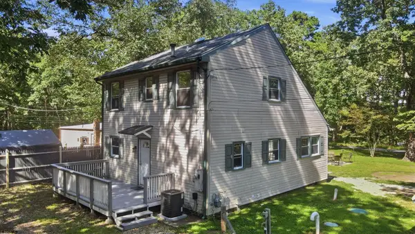 707 Lakeshore Dr, Millville, NJ 08332-6028