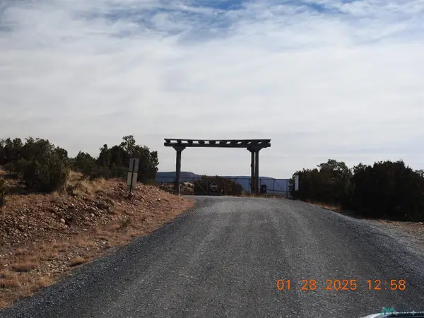 16 Calle Largo Road, San Jose, NM 87565