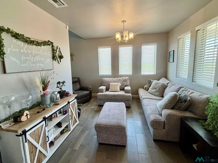 2933 N Amor Avenue, Hobbs, NM 88240 - #3