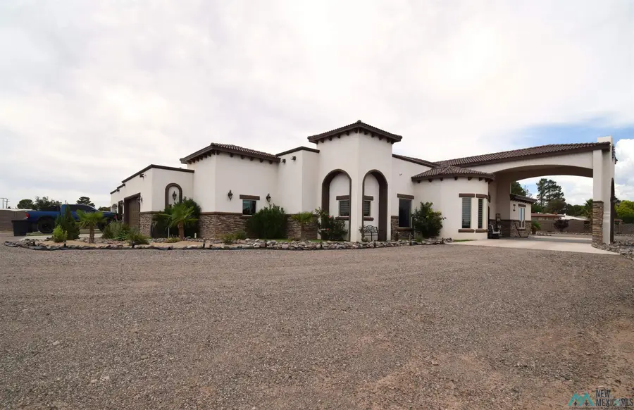 350 S Country Club Rd Se, Deming, NM 88030 - Image #2