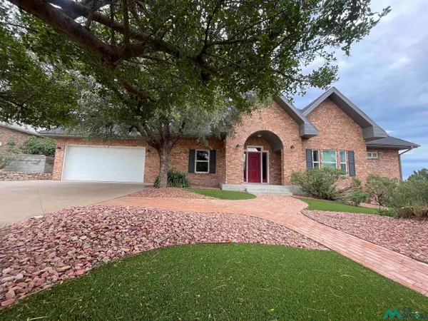 808 Dennis Way, Carlsbad, NM 88220