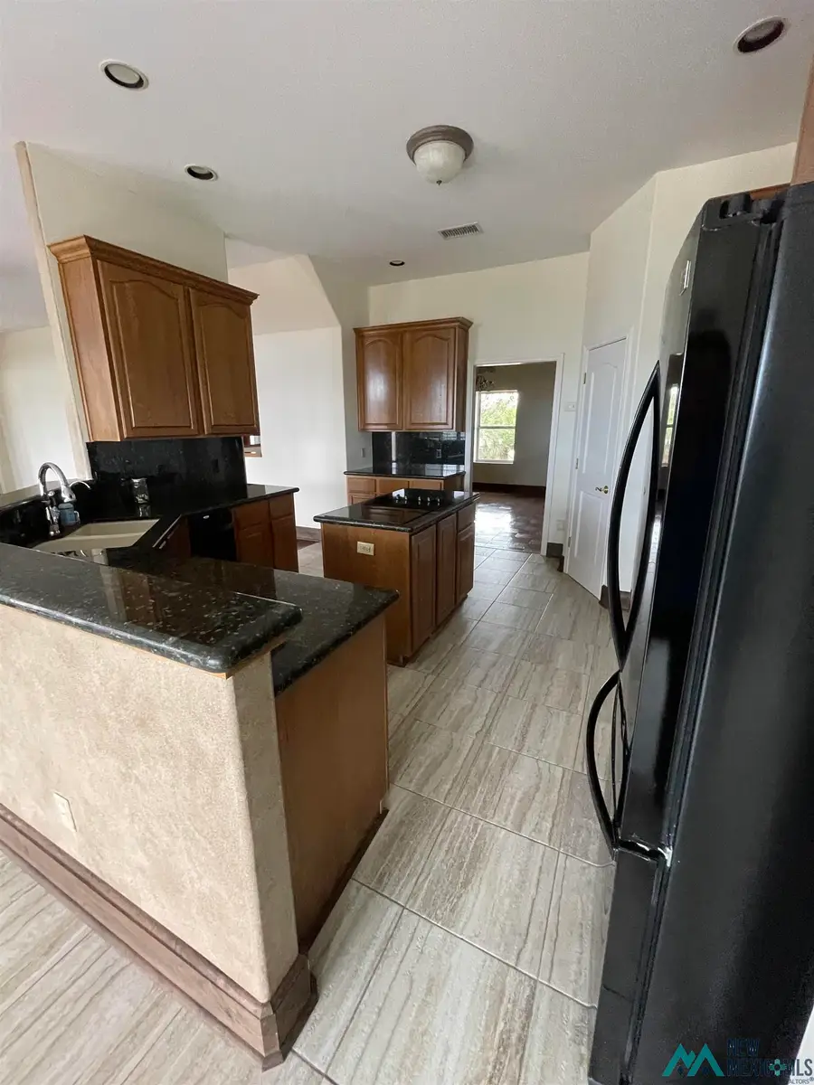 808 Dennis Way, Carlsbad, NM 88220 - Image #3