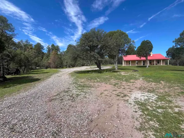 2 John Deere Road, Mimbres, NM 88049