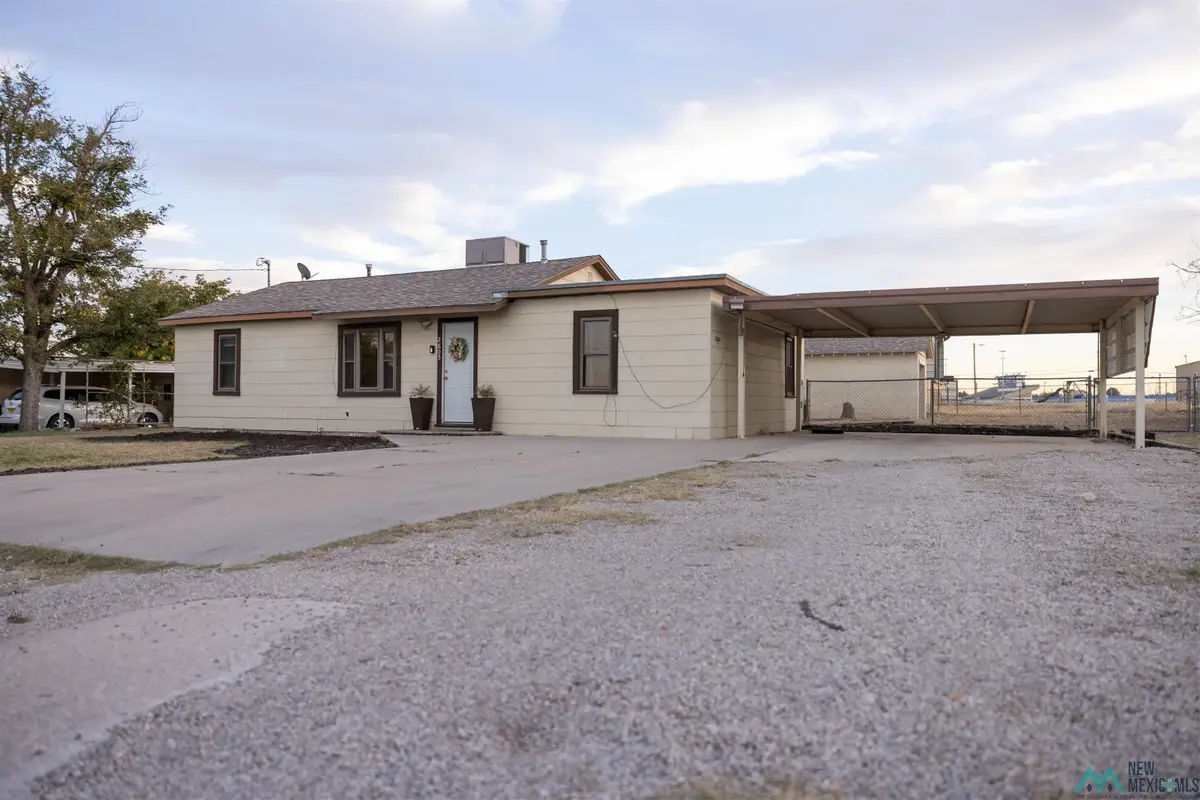 2805 Mountain View Drive, Carlsbad, NM 88220 - Image #1