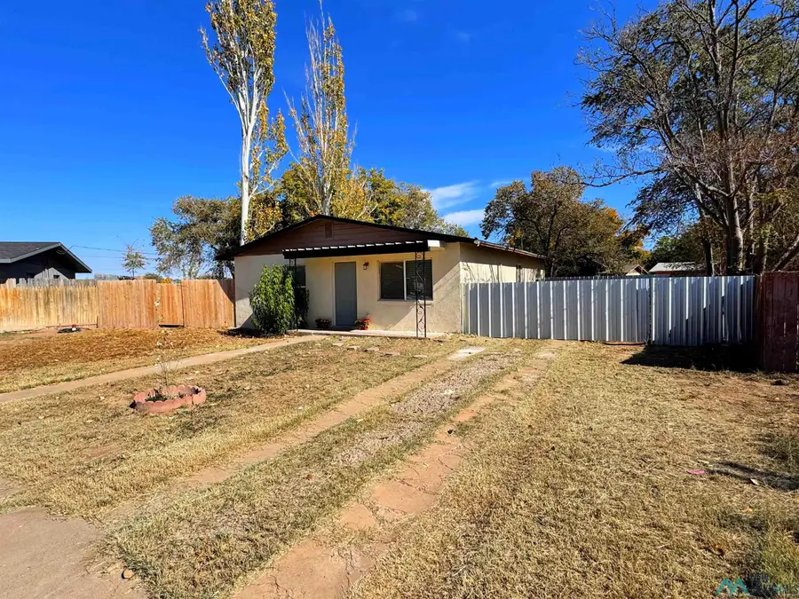 907 Norris Place, Roswell, NM 88201 - Image #2