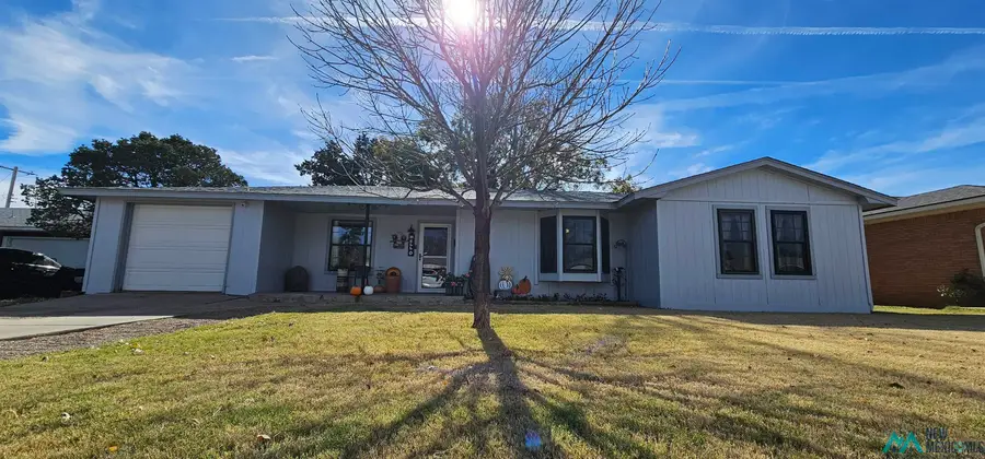 113 E Christopher Drive, Clovis, NM 88101 - Image #2