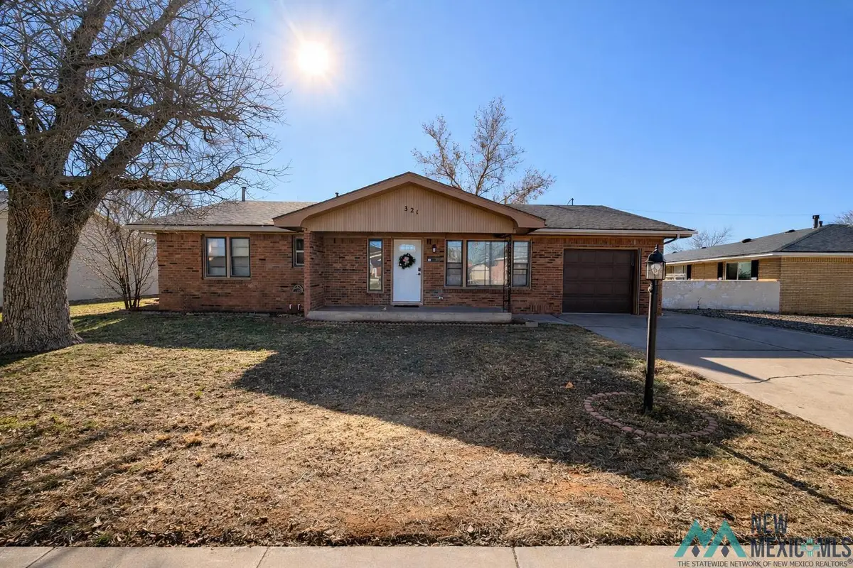 321 W Christopher Drive, Clovis, NM 88101 - Image #1