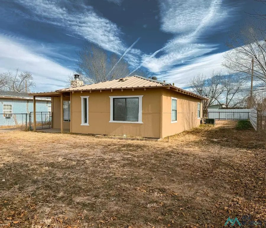 415 S Aspen Avenue, Roswell, NM 88203 - Image #2