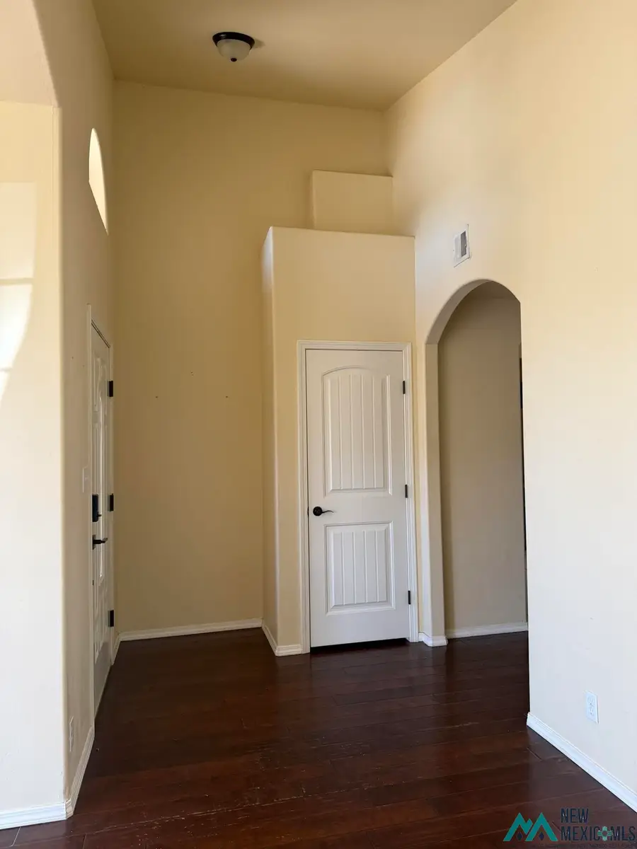 1810 Hays Drive, Carlsbad, NM 88220 - Image #3