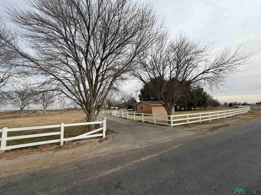 2001 E Derrick Rd Road, Carlsbad, NM 88220 - Image #3