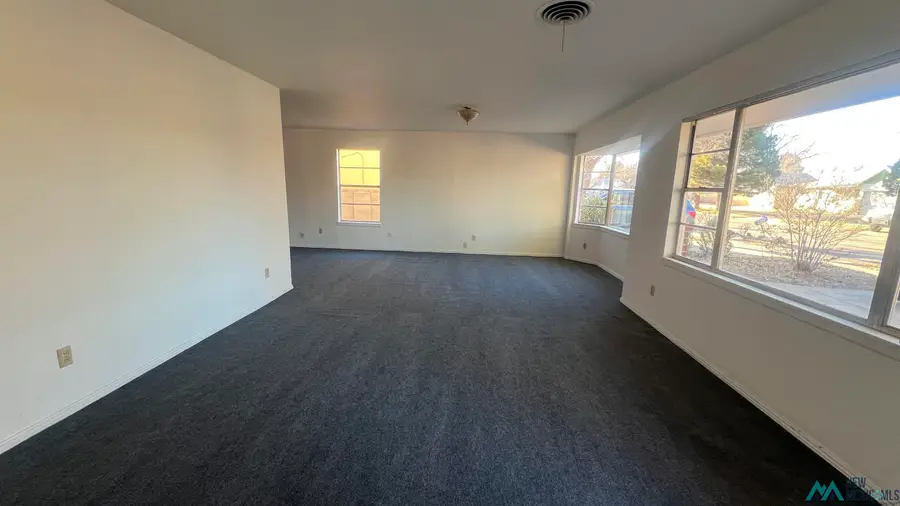 602 Trailing Heart Road, Roswell, NM 88201 - Image #3