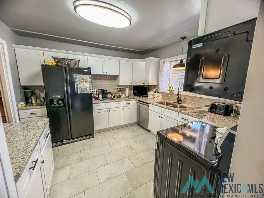 1407 N Country Club Circle, Carlsbad, NM 88220 - Image #3