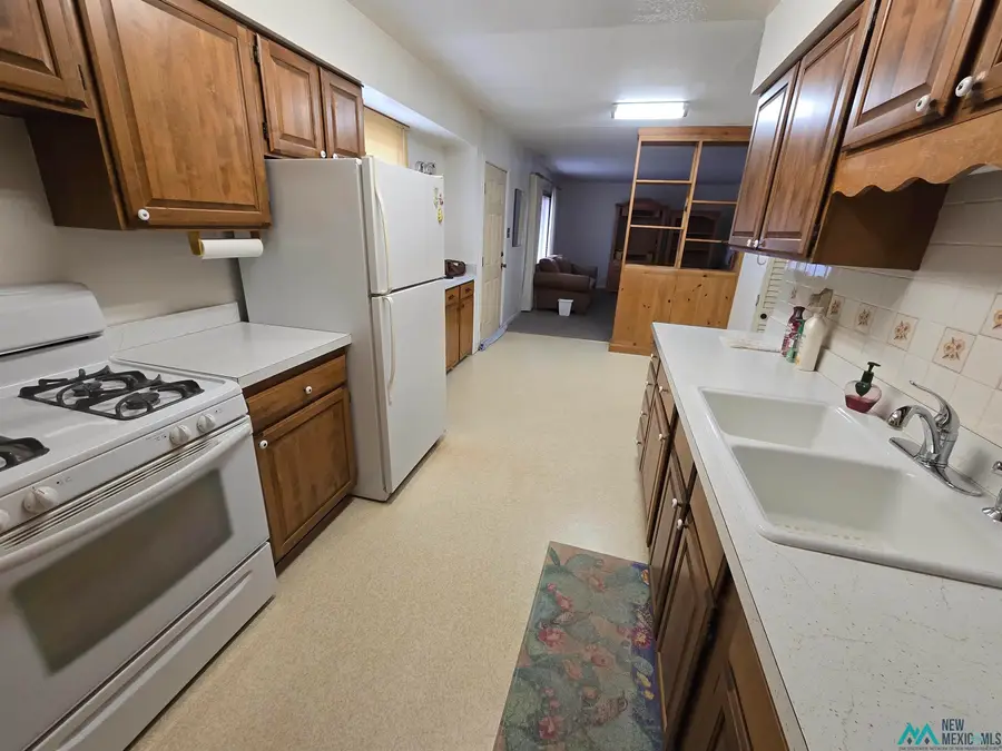 916 Alamosa Street, Carlsbad, NM 88220 - Image #2