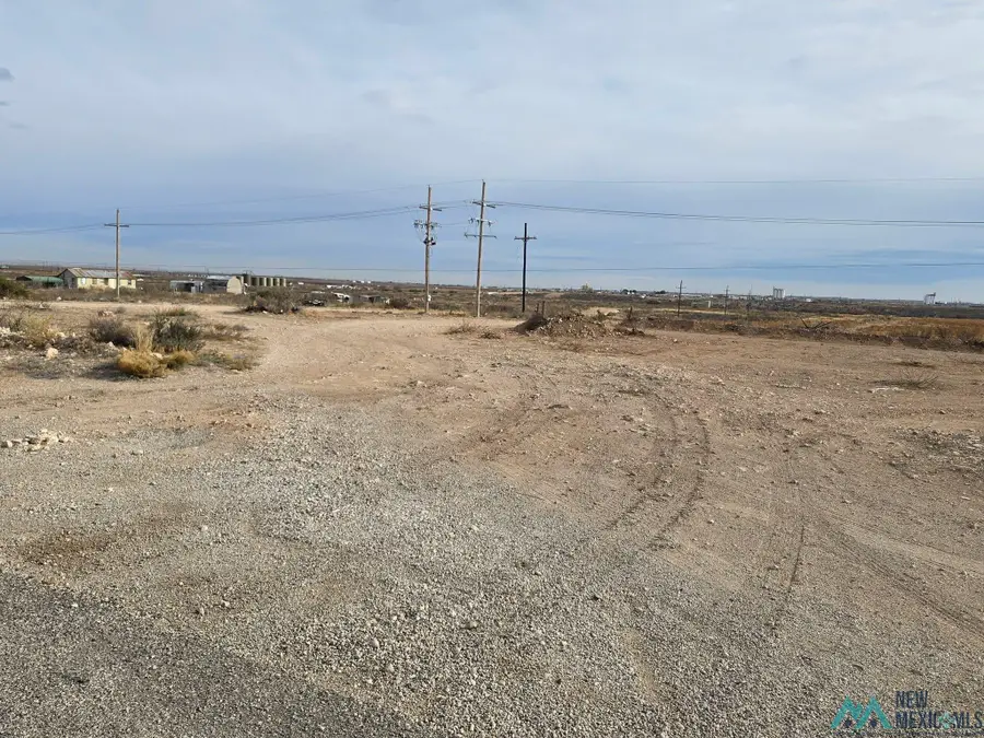W of 735 E Derrick Road, Carlsbad, NM 88220 - Image #3