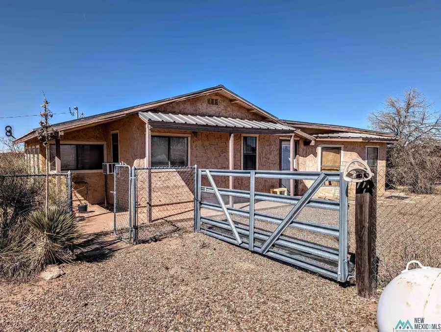 2715 San Mateo Rd Sw, Deming, NM 88030 - #2
