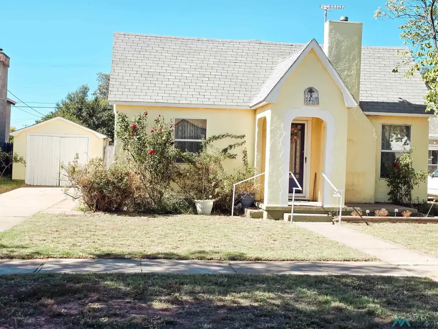 1208 Ross, Clovis, NM 88101 - #2