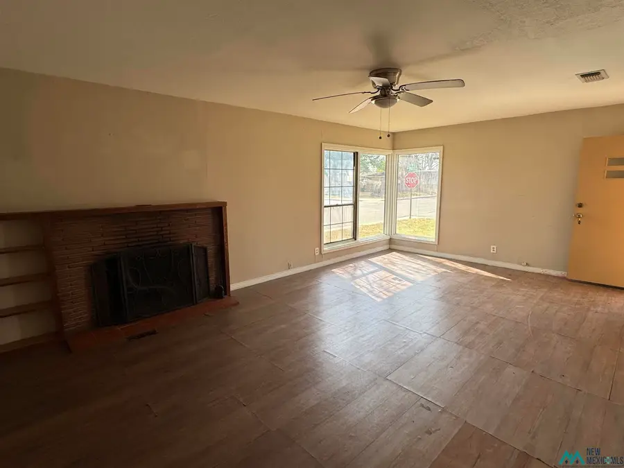 902 W Runyan Avenue, Artesia, NM 88210 - #3