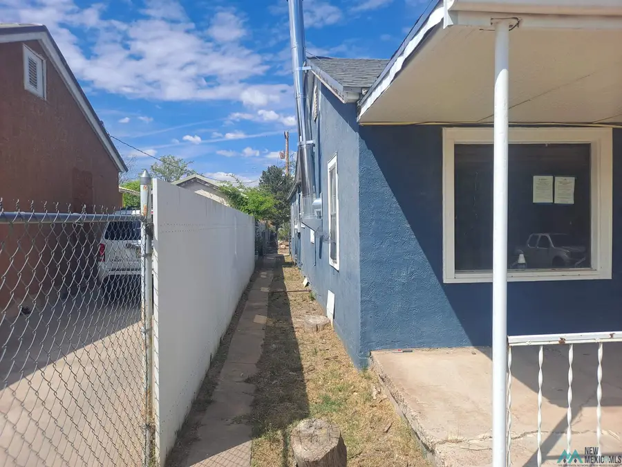 805 W 8th Street, Roswell, NM 88201 - #2