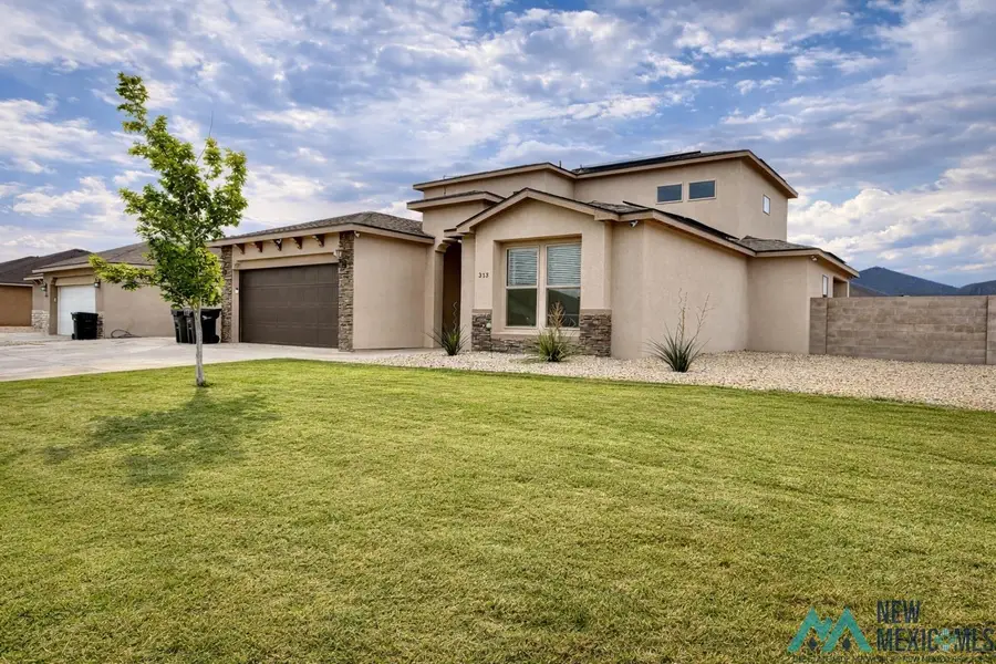 313 Baler Ln Street, Carlsbad, NM 88220 - #3