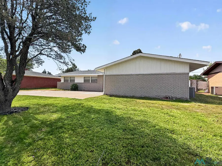 608 E Mescalero Road, Roswell, NM 88201 - #3